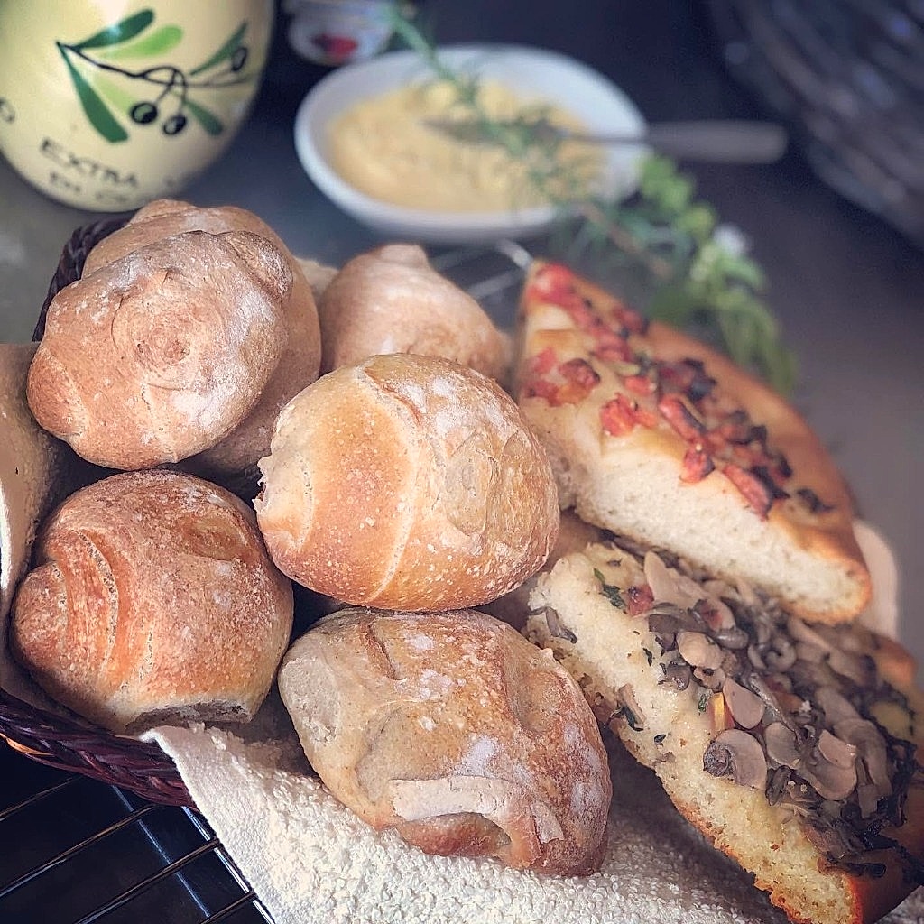 Pães artesanais e focaccia